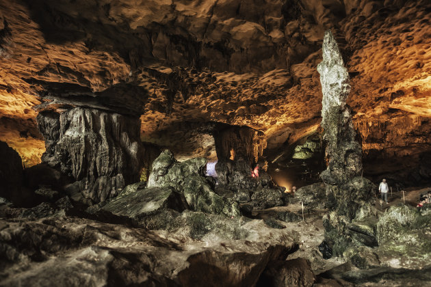 De grotten van Ha Long Bay