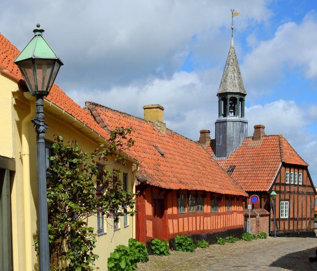 Straatbeeld in Ebeltoft. 