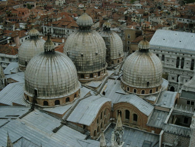 De basliek van San Marco