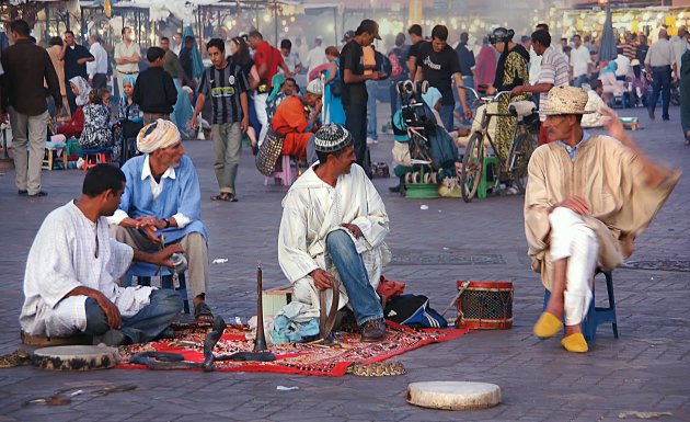 Thee en cobra's op het Djemaa el Fna plein