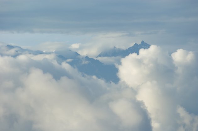 Himalaya met wolken