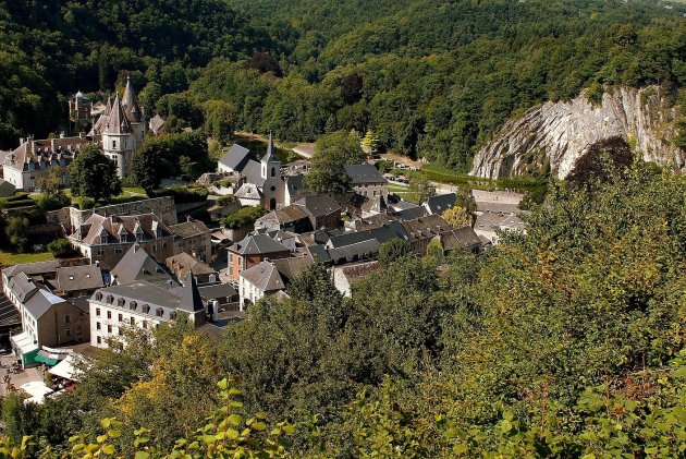 Schilderachtig Durbuy vanaf de Belvedère