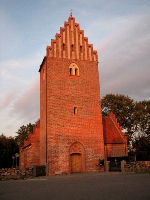 Kerk tegenover uniek Motel