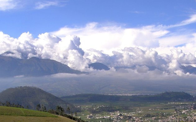 Bergen en wolken