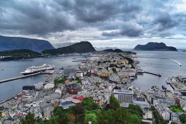 Alesund vanaf uitzichtpunt Fjellstua