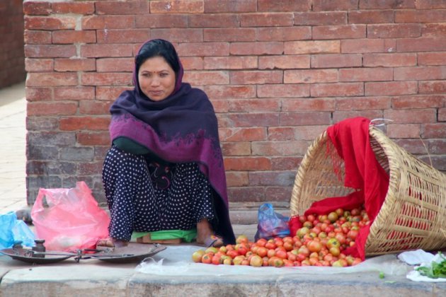 Groentenverkoopster in Nepal