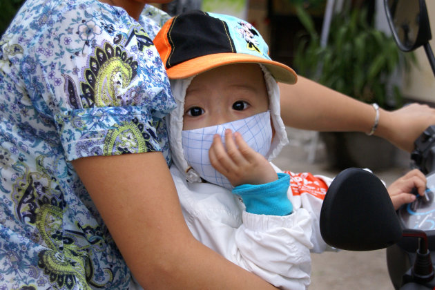 Brommers en mondkapjes in Ho Chi Minh