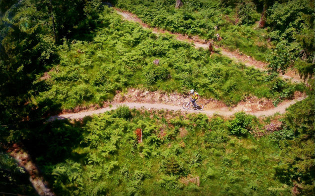 Mountainbiker op Die Alpe Els bij Bludenz