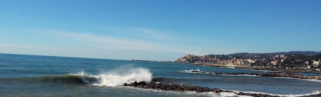 Porto Maurizio gezien vanaf Imperia Oneglia