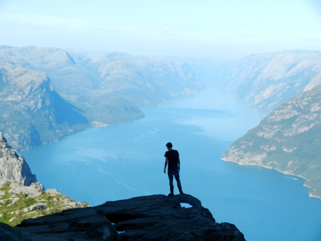 Recht naast de Preikestolen