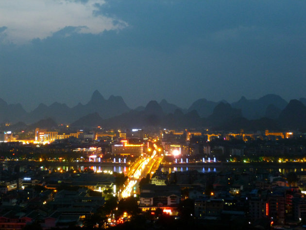 Guilin tussen de bergen en de Li-rivier