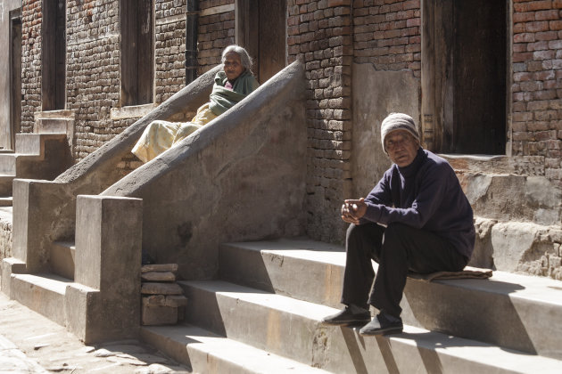 Zitten op de stoep in Patan