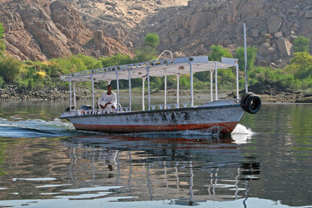 Per boot naar Philae