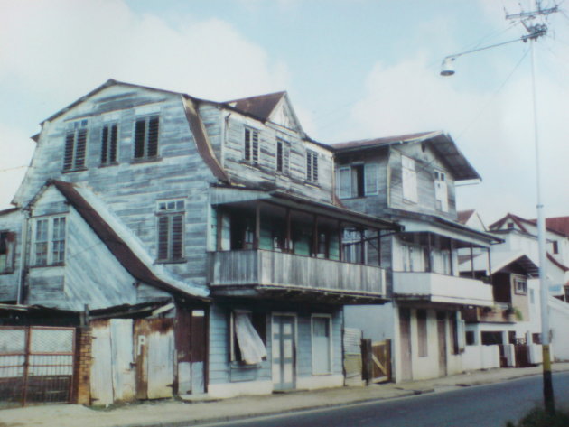 2001-2002 Paramaribo.