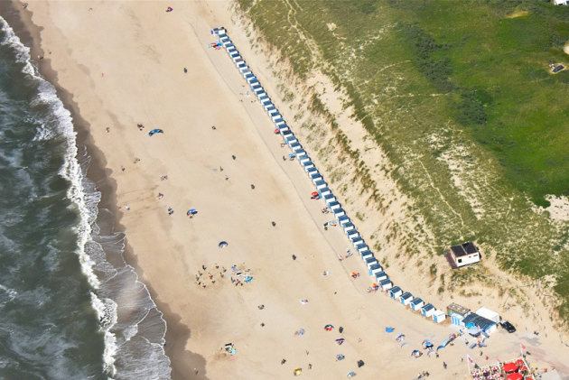 Zicht vanuit de lucht op het strand bij Texel