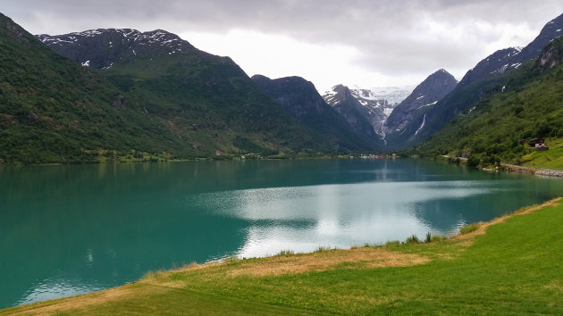 Fantastische omgeving en wat een mooie kleuren in het Jostedalsbreen gebied