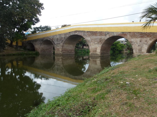 Brug over de Yayabo rivier