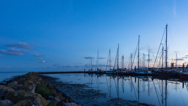 Spiegeling tijdens blauw uurtje