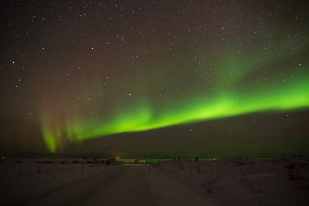 Noorderlicht aan een heldere sterrenhemel