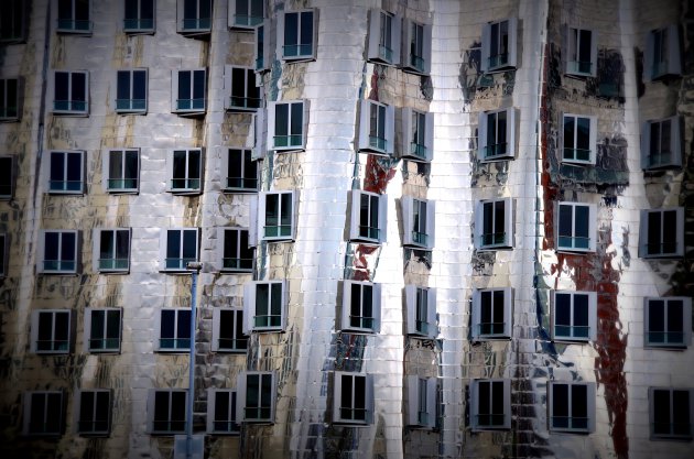 Swinging buildings in Düsseldorf