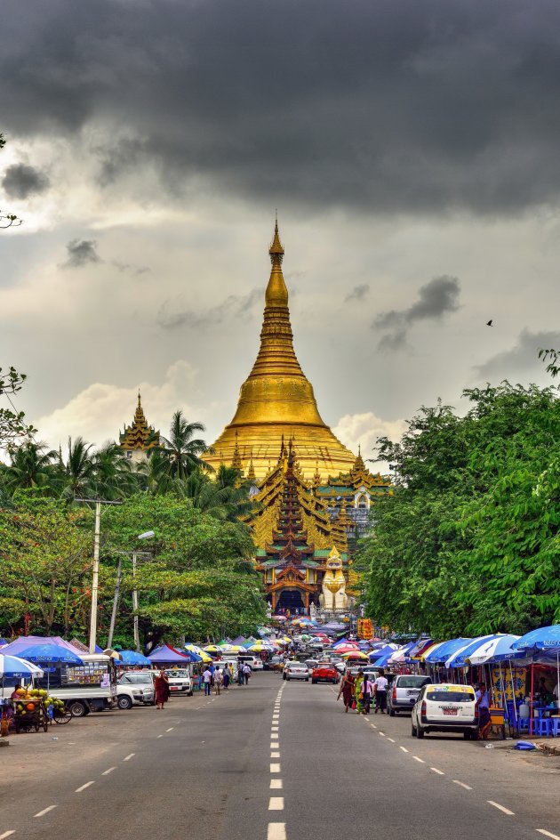 Shwedagon Zedi Daw