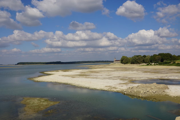 Eenzaam kerkje