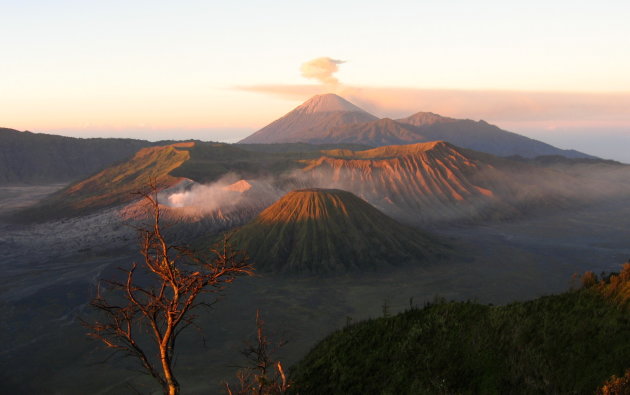 Rookpluim op Bromo