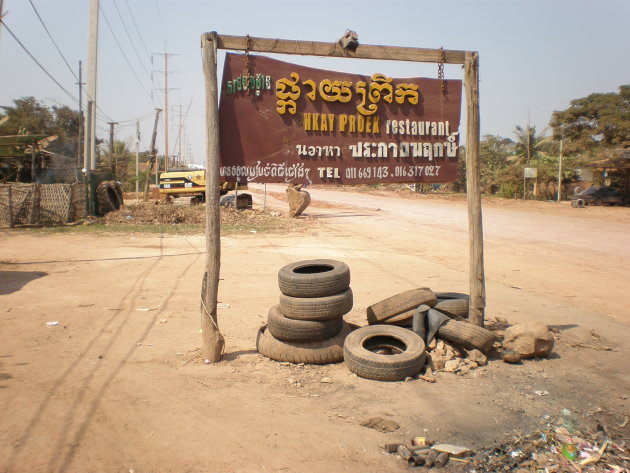 Busstop op weg van Siem Reap naar Battambang