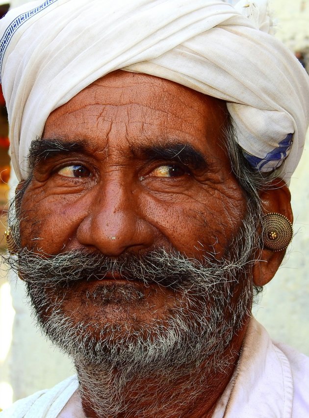 Schalkse blik in Jamnagar. 