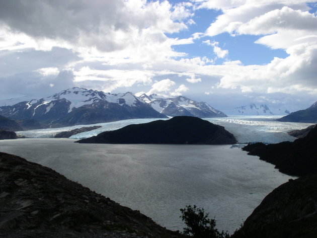 Lago grey met gletsjer grey
