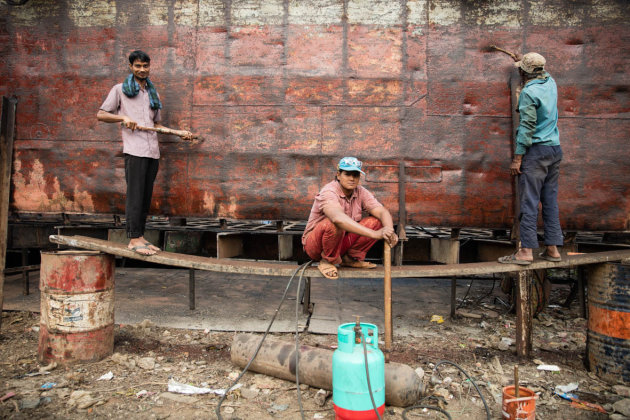 Working in a Bangladesh shipyard