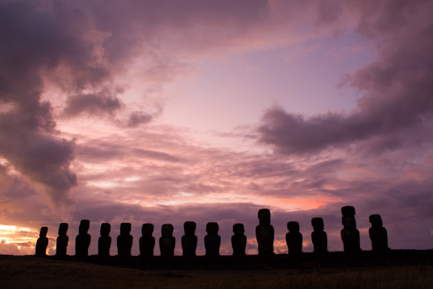 Een bijna magische zonsopkomst over Rapa Nui.