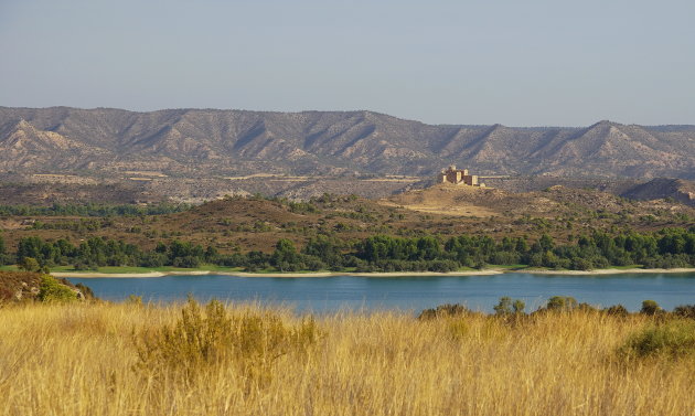 Kasteeltje langs de Ebro