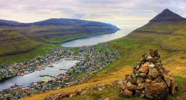 Faeroer tussen 2 fjorden