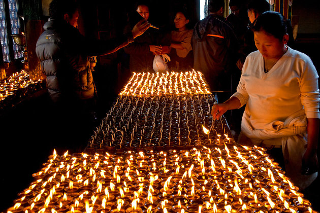 Olielampjes branden /Nepal