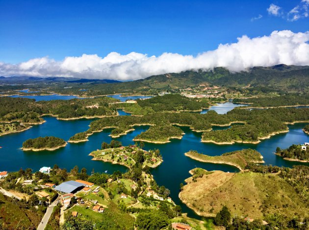 Uitzicht vanaf El Peñón de Guatapé