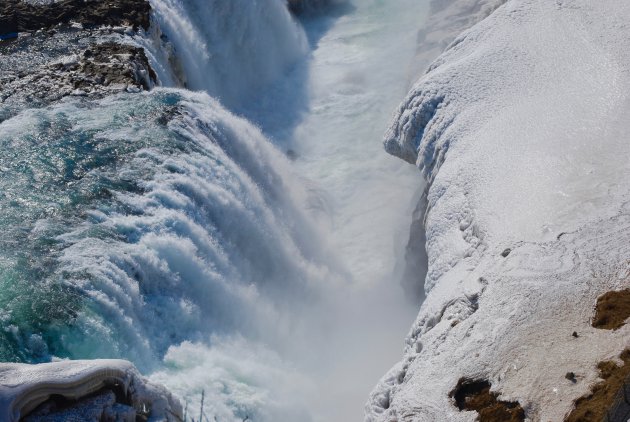 De bevroren Gullfoss waterval