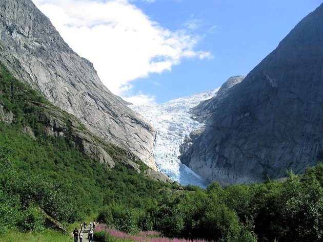 Wandelen naar Briksdalsbreen