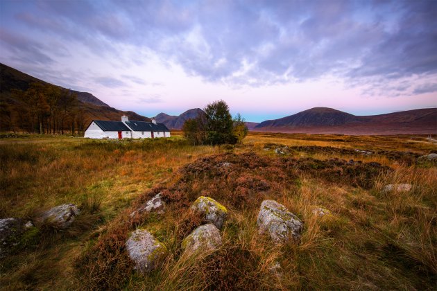 Het bekende witte huis in Glen Coe, Schotland