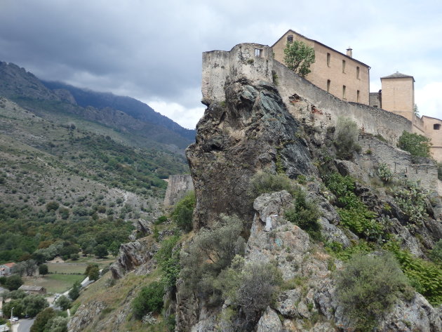 Zicht op de citadel van Corte