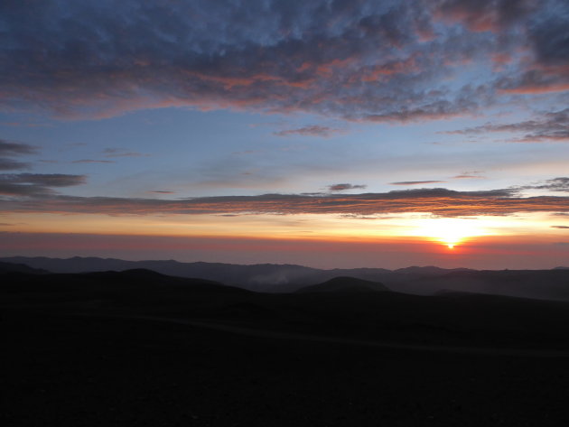 Sunset op ruim 4000 m hoogte vanaf El Chimborazo- hoogste berg van Ecuador