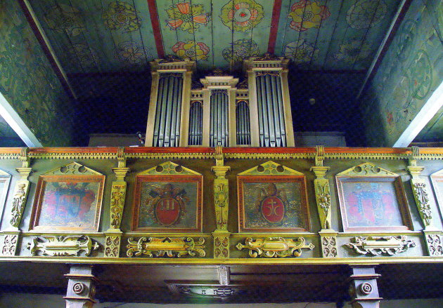 Interieur van de houten kerk in Tarnow