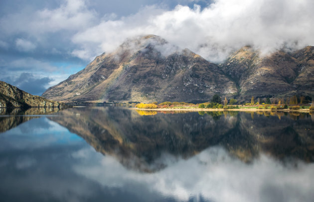 Reflecties in Glendhu Bay