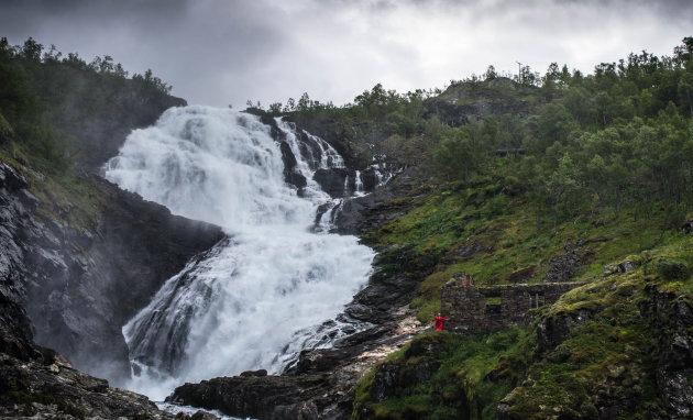 Huldra bij de waterval