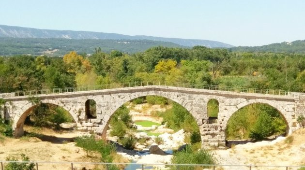 Pont Julien