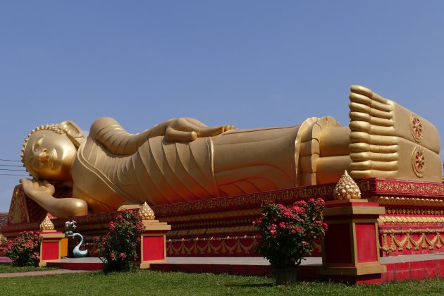 Gouden liggende Boeddha