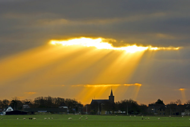 De zon breekt door