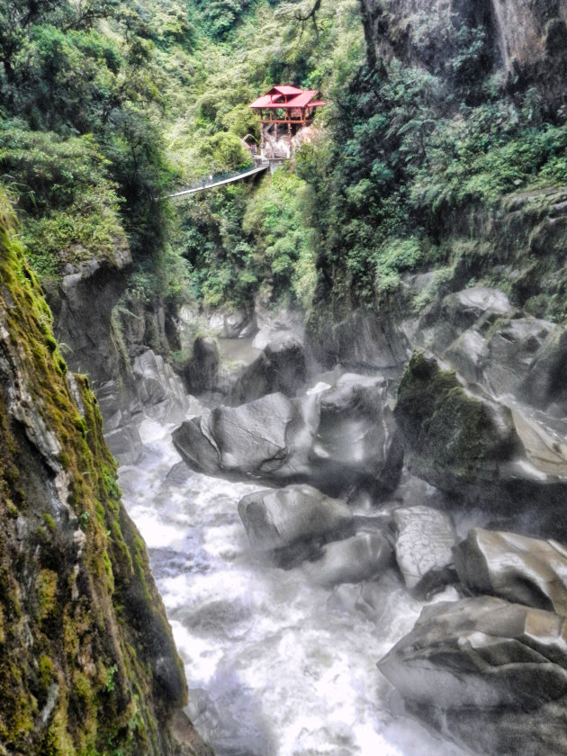 El Pailón del Diablo - de loopbrug en waterval 