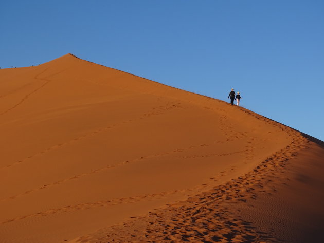 De duinen beklimmen