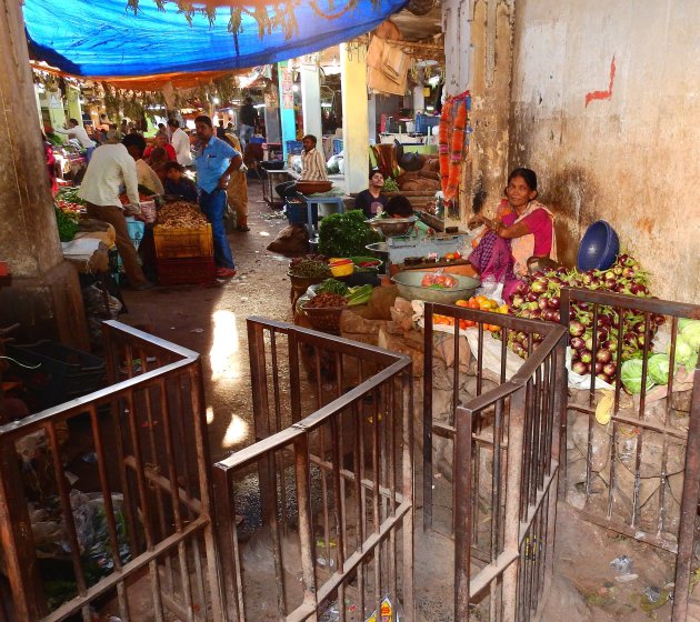 Cow-proof markt in Morbi. 